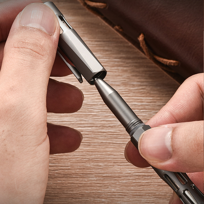 Stylo tactique en titane avec  - Tactical Pen Tool avis et prix